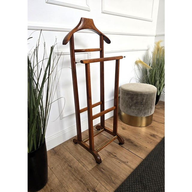Vintage 1970s Italian wood dressboy valet stand, with classic carved column and pedestals completed by the fine and...
