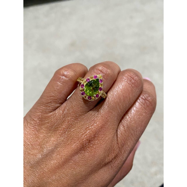 Metal 3.16 Carat Peridot Sapphire Yellow Gold Engagement Ring Size 7 For Sale - Image 7 of 9