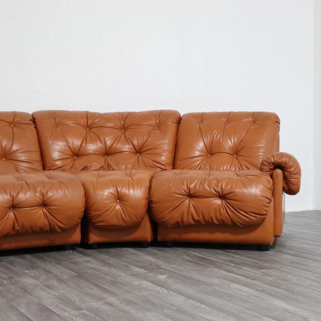 1970s Modular Corner Sofa in Cognac Leather in the style of Afra and Tobia Scarpa, 1970s, Set of 5 For Sale - Image 5 of 12