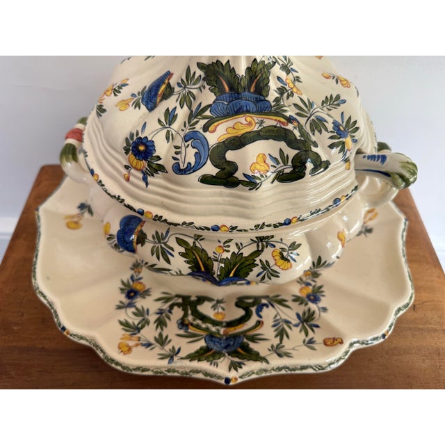 Ceramic 1960’s Italian Faience Majolica Tureen With Lid, Ladle, and Underplate For Sale - Image 7 of 11