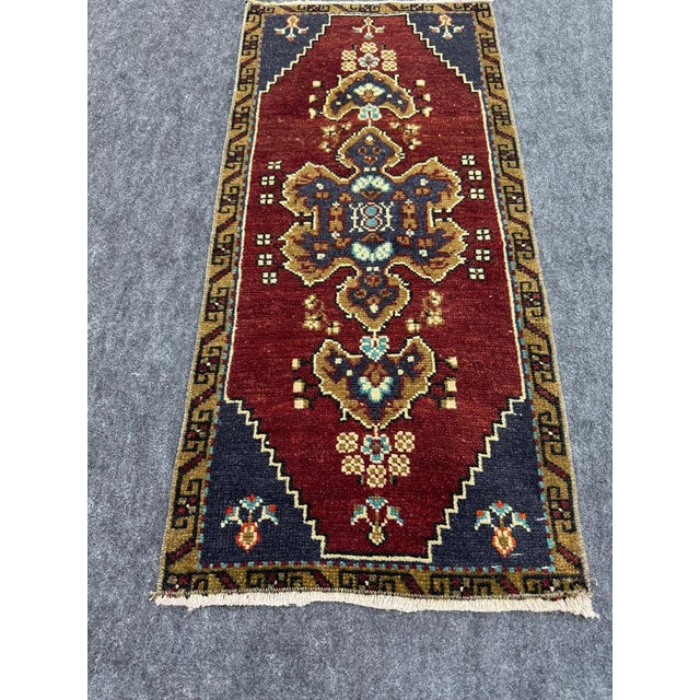 Turkish Yastik Rug 1'6" x 3'3" For Sale - Image 4 of 5