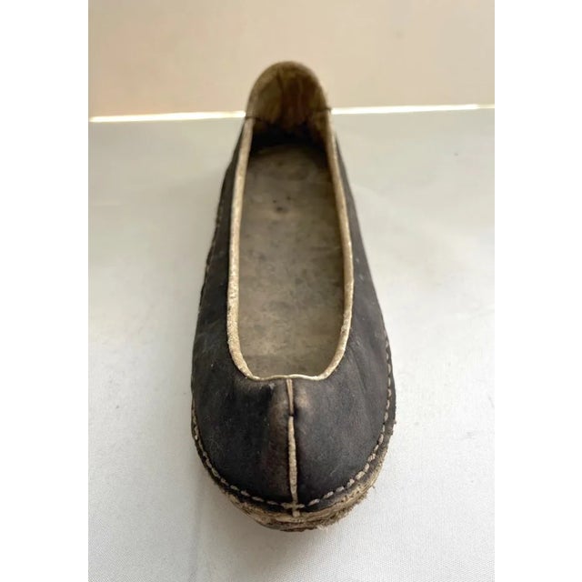 Antique Korean Joseon Dynasty Heukhye Nobleman's Leather Shoe, Single, Yangban Nobility Footwear With Hobnail Sole, 19th Century For Sale - Image 14 of 15