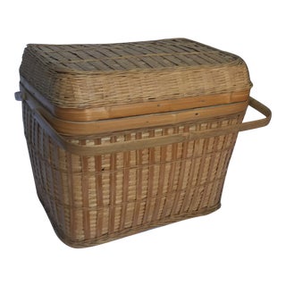 Mid 20th Century Vintage Traditional Lidded Picnic Basket For Sale