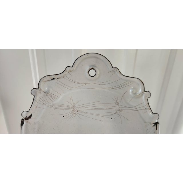 Vintage Enamel Onion Storage Container, 1890s, in very good condition. Designed in the 1890s. Dimensions 9.84ʺW × 3.94ʺD ×...
