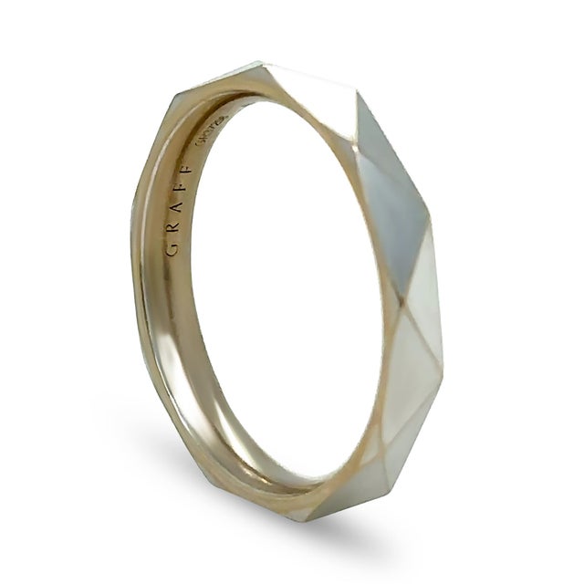 2020s Graff 18ct White Gold Laurence Signature Faceted Wedding Band 5.66g, Size 10 For Sale - Image 5 of 11