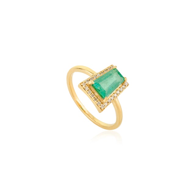 Unique 18k Gold Tapered Baguette Emerald Ring for Bride Size 6.5 For Sale - Image 4 of 13