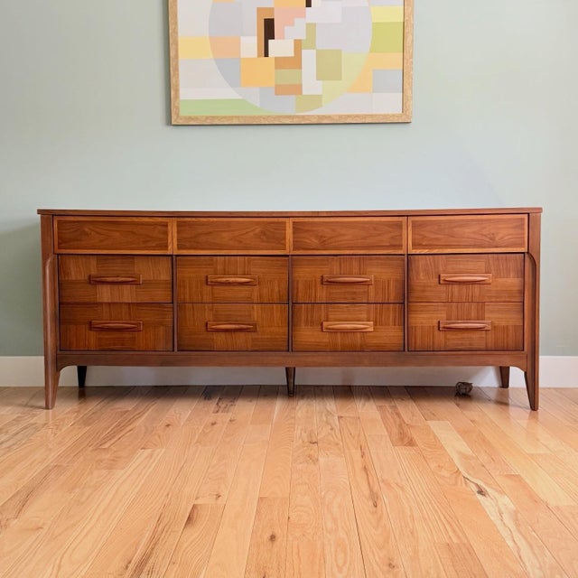 Mid-Century Modern Vintage MCM Lowboy Dresser by Very Best Furniture Co. For Sale - Image 3 of 12