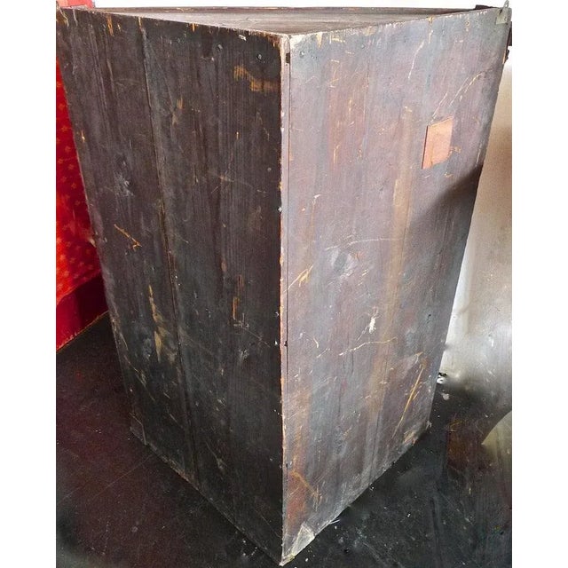 English 18th Century Oak Corner Wall Cabinet With Small Inlay and Two Shelves For Sale - Image 11 of 13