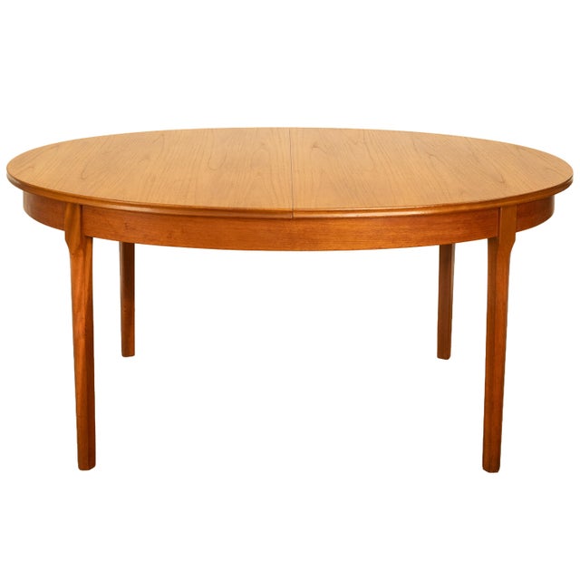 This elegant and streamlined Mid Century dining table is in excellent condition. It is an attractive oval shape and...