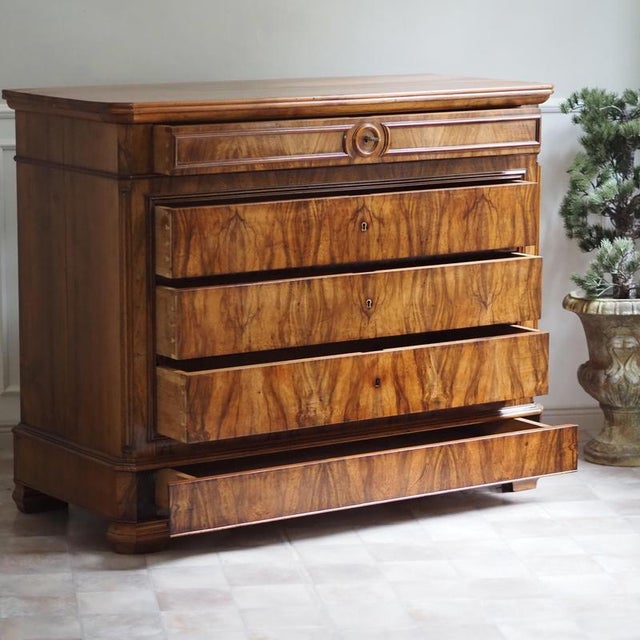 This chest of drawers dates from the time of the French Louis-Philippe and stylistically can be placed between 1850 and...