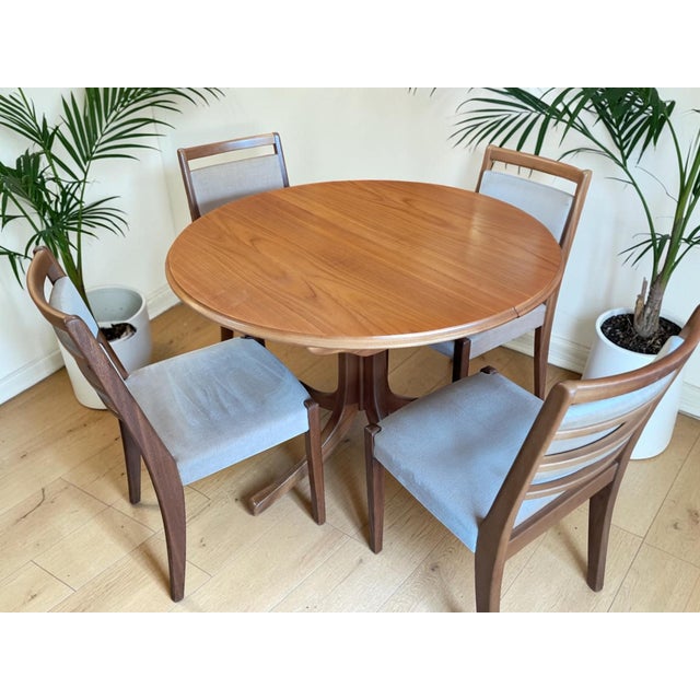 Mid-Century Modern Extending Dining Table and Chairs in Teak, 1970s, Set of 5 For Sale - Image 4 of 18