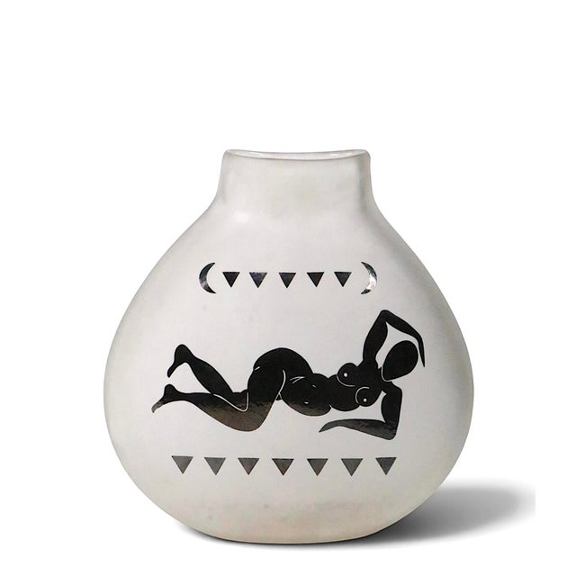 Cameo Art Glass Vase Att. To Fellerman and Raabe C. 1990's For Sale - Image 4 of 13