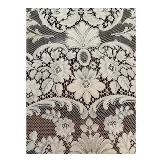 Vintage Rectangular Lace Table Cloth Featuring a Floral and Medallion Design For Sale