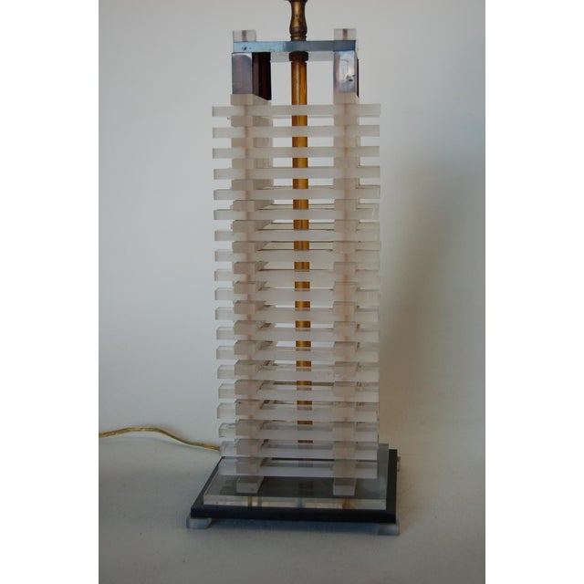 Hollywood Regency Stacked Lucite Table Lamp For Sale - Image 4 of 7