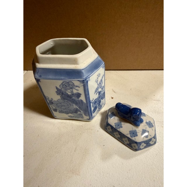 Up for sale is a lovely vintage Chinese export porcelain ginger jar / tea caddy. This piece features a striking six-sided...