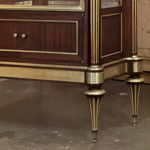 Antique French Louis XVI Mahogany Vitrine With Carrara Marble For Sale - Image 14 of 18
