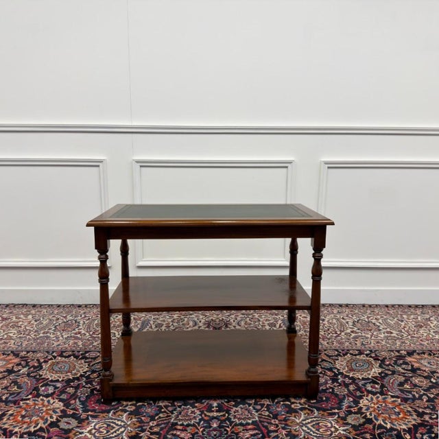 English Side Table with Green Leather Top, in Very Good conditions. Designed before 1890