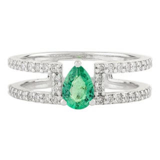14k White Gold Pear Emerald and Diamond Split Band Ring Size 5 For Sale