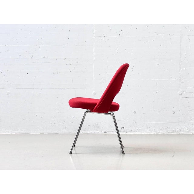 Vintage Executive Chair with Red Fabric Upholstery by Eero Saarinen for Knoll International, 1960s For Sale - Image 6 of 16