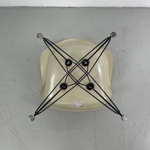 White Parchment White Fibreglass DAR Chair by Charles and Ray Eames for Herman Miller, 1950s For Sale - Image 8 of 11