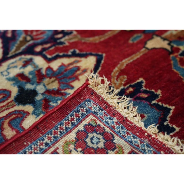 This very finely woven central Persian town small scatter shows a rich palette starting with the saturated red field which...