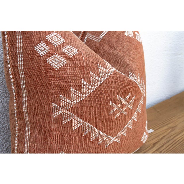 24" Cinnamon Diamond Moroccan Silk Pillow For Sale - Image 4 of 7