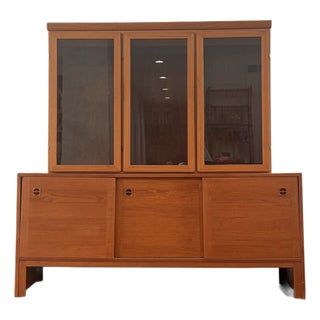 1970s Skovby Danish Modern Illuminated Teak Display & Bar Cabinet / Sideboard by Skovby Møbelfabrik For Sale