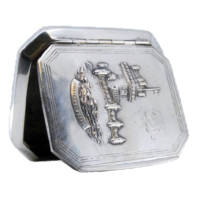 Silver Snuffbox with Belém Tower in Relief and Octagonal Lid For Sale
