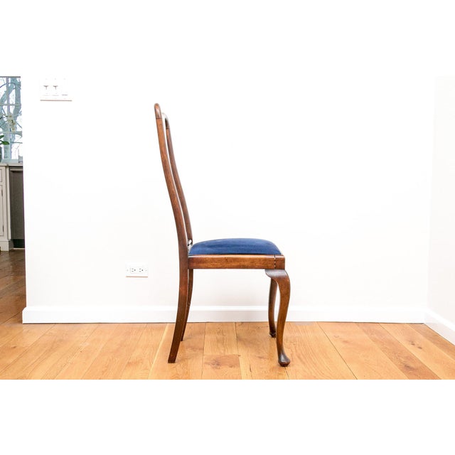 Antique Small Queen Anne Style Extendable Dining Set—Five Pieces For Sale - Image 15 of 17
