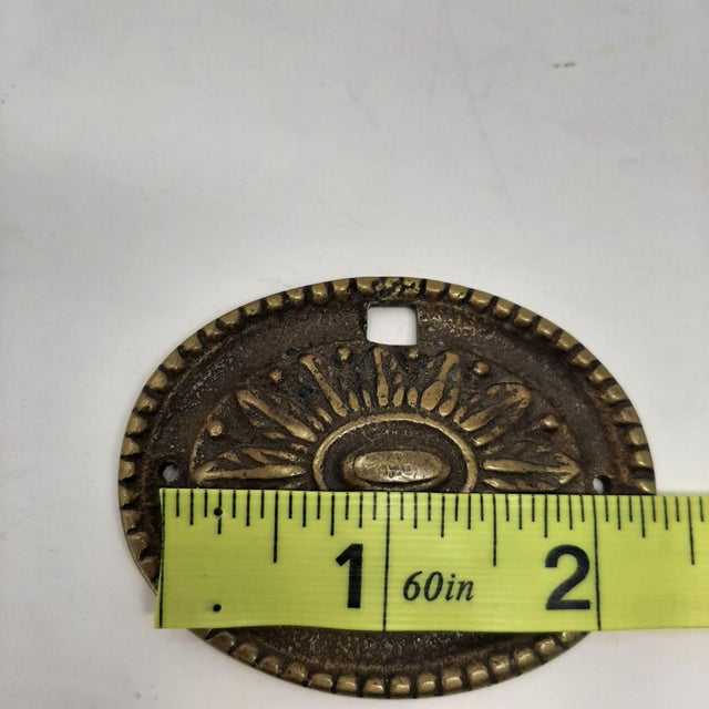 Mid 20th Century Vintage Oval Sunflower Brass Backings Ornate Pull Hardware - Lot of 2 For Sale - Image 5 of 8