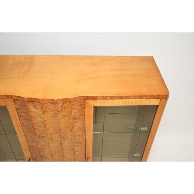 Brown Art Deco Burr Walnut and Sycamore Bookcase attributed to Harry and Lou Epstein, 1930s For Sale - Image 8 of 11