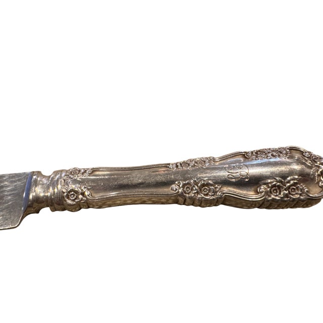 American Antique International Silver, Sterling Silver "Wild Rose- Old Rosalind" Dinner Knife. Set of 4. Monogram "B". For Sale - Image 3 of 7