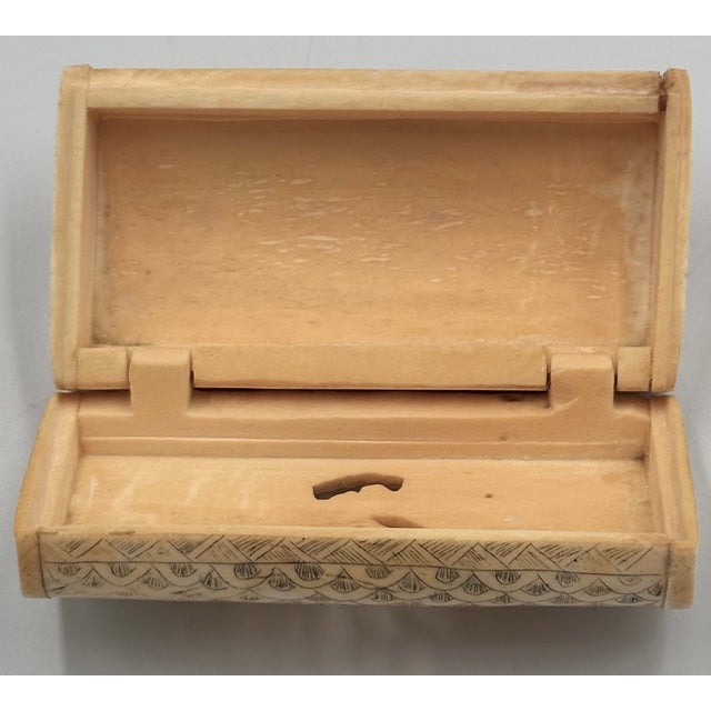 Antique Chinese Hand Carved Dragons Bovine Bone Snuff Pill Trinket Box 19c For Sale - Image 4 of 10