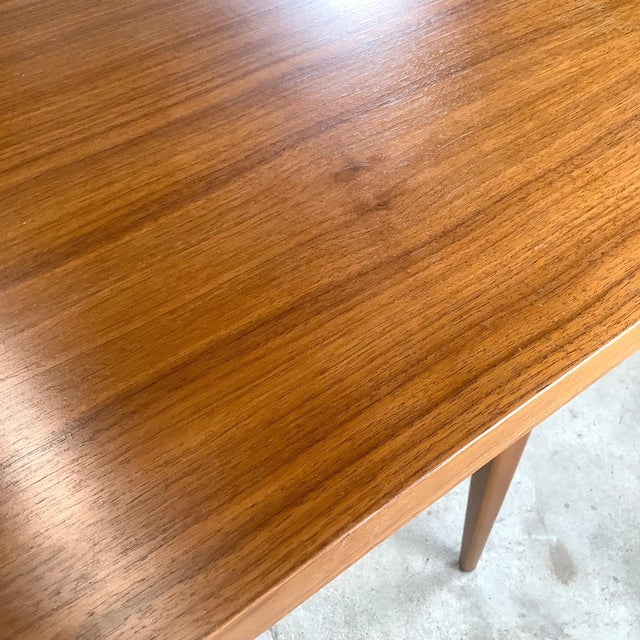 Vintage Mid-Century Modern Walnut Dining Table Attr. Young Manufacturing For Sale - Image 9 of 12