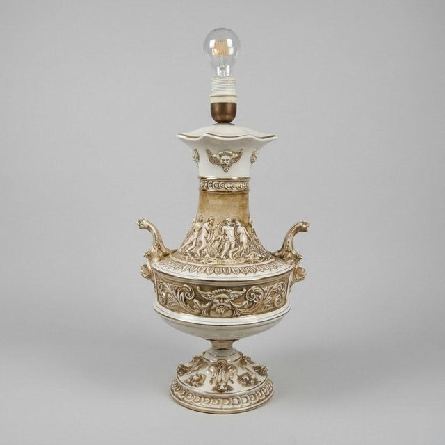 A true statement piece, this monumental column lamp embodies the prestige of Italian craftsmanship, proudly displaying the...