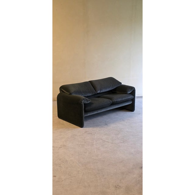 Maralunga 2-Seater Sofa in Black and Grey Velvet Fabric from Cassina, 1980s For Sale - Image 3 of 14
