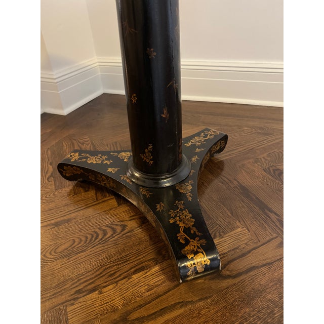 A 19th Century English Regency Chinoiserie Black and Parcel-Gilt Lacquered Center Table For Sale - Image 4 of 5