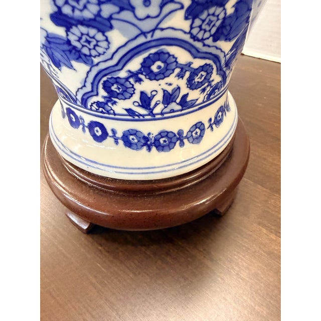 Mid 20th Century Mid 20th Century Blue & White Chinoiserie Porcelain Table Lamp For Sale - Image 5 of 5