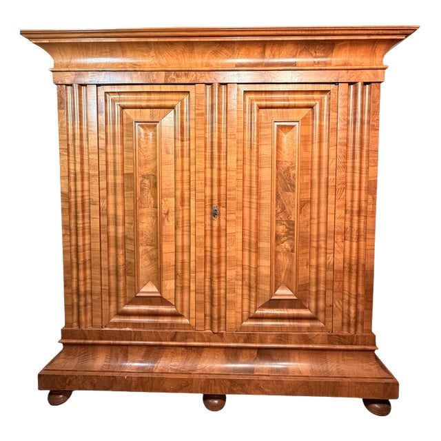 Wave-Fronted Wardrobe in Walnut Veneer from Zurich, 1720 For Sale