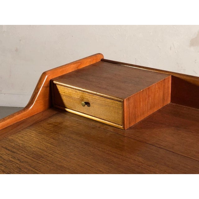 Mid-Century Modern Small Desk Emblematic Model by Svend Åge Madsen Knudsen & Søn Edition, Denmark, 1950s For Sale - Image 3 of 14