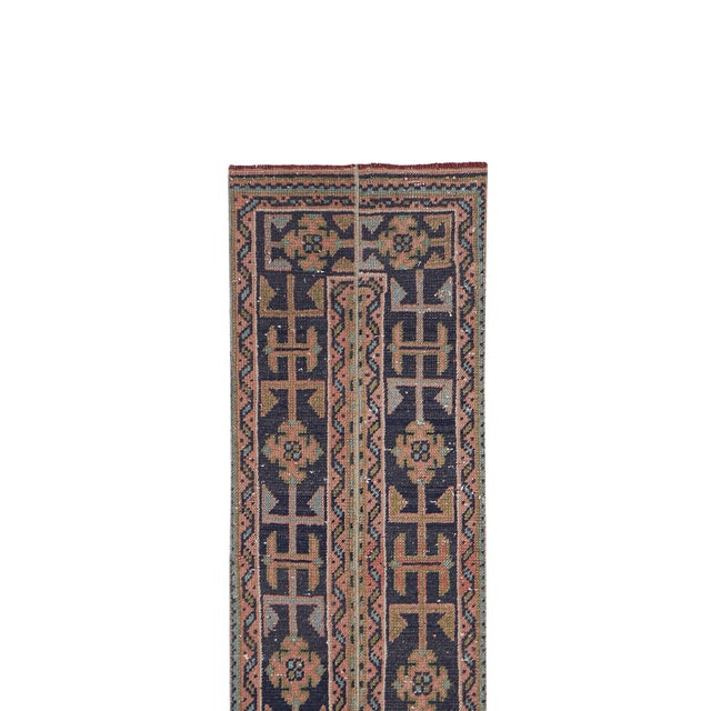 1960s Hand-Knotted Anatolian Karapinar Runner - Stair Carpet 1'6'' X 19'8'' For Sale - Image 4 of 11