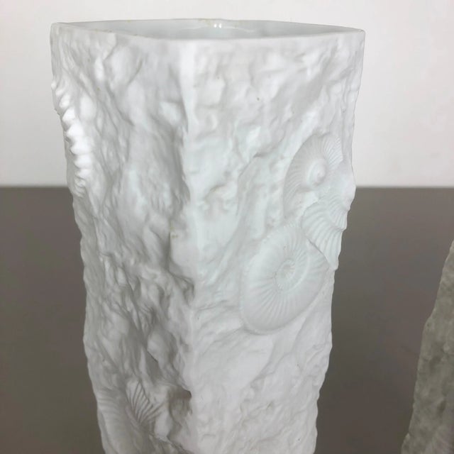 1970s Op Art Biscuit Porcelain Vase from AK Kaiser, Germany, 1970s, Set of 2 For Sale - Image 5 of 17