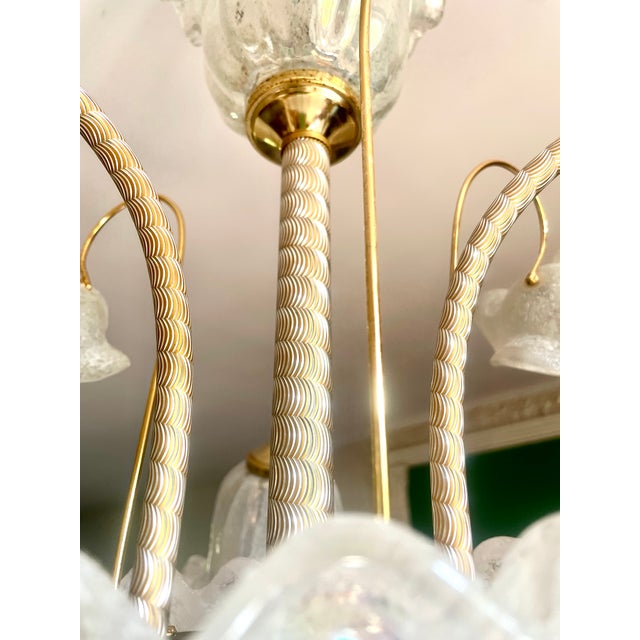 Baroque Italian Chandelier with Iridescent Murano Glass Flowers, 1980 For Sale - Image 3 of 14