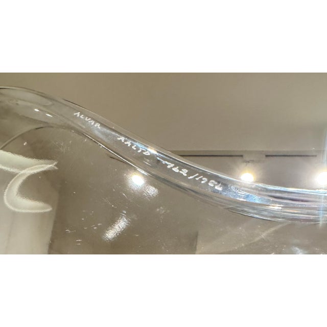 Glass Signed & Dated 1986 Alvar Aalto Savoy Low Vase – Large 15” Sculptural Form for Iittala For Sale - Image 7 of 7