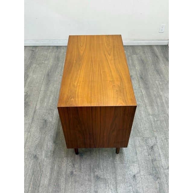 Mid Century Modern Chest of Drawers For Sale - Image 9 of 11