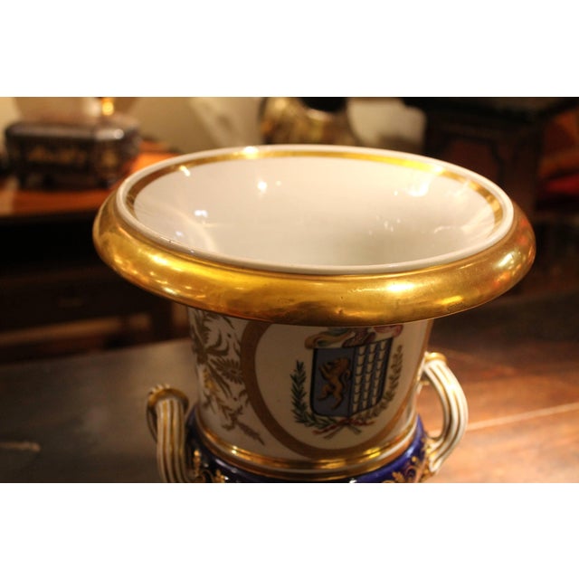 19th Century Italian Ginori Glazed and Parcel Gilt Porcelain Armorial Vase For Sale - Image 4 of 17