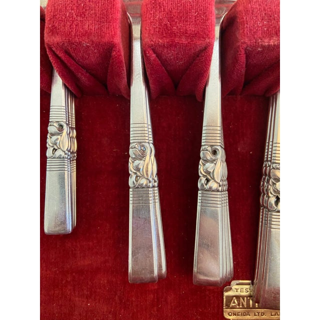 Vintage Oneida Community Morning Star Pattern Flatware Set for 12- 74 Pieces For Sale In Los Angeles - Image 6 of 10