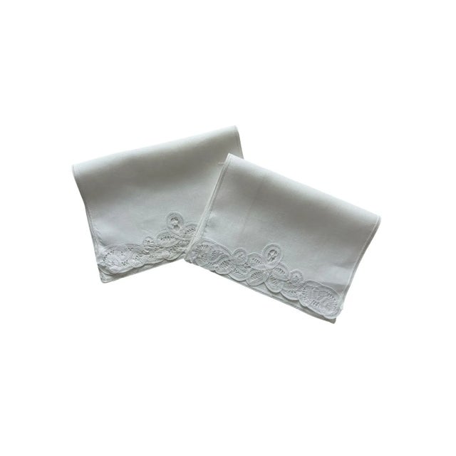 Vintage Soft White Linen Guest Towels with Filet and Needle Lace Fingertip Towels, Classic European Trousseau Linen - a Pair For Sale In Philadelphia - Image 6 of 9