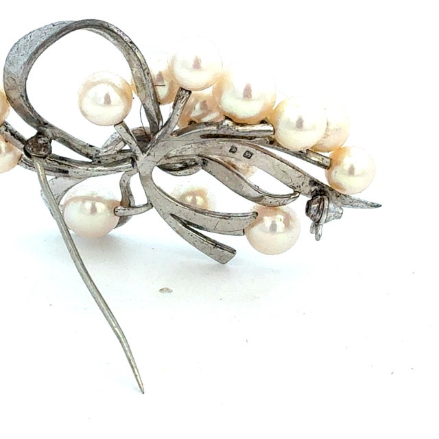 Contemporary 1990s Mikimoto Akoya Pearl Brooch 7.2 Mm Sterling Silver Estate For Sale - Image 3 of 6