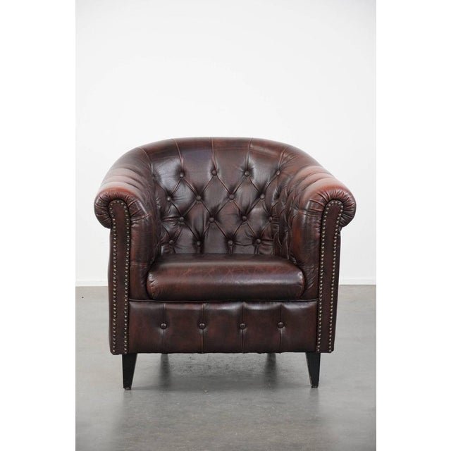 This beautiful Chesterfield-style club armchair fits easily into almost any interior and has a classic yet timeless look....